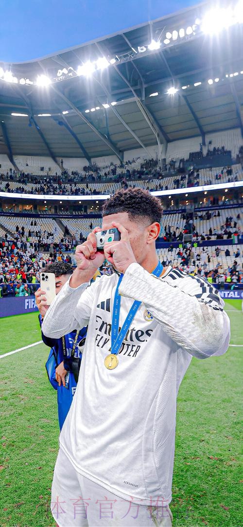 贝林厄姆谈加盟皇马:我梦寐以求 渴望上场比赛 贝林厄姆谈加盟皇马:我梦寐以求 渴望上场比赛